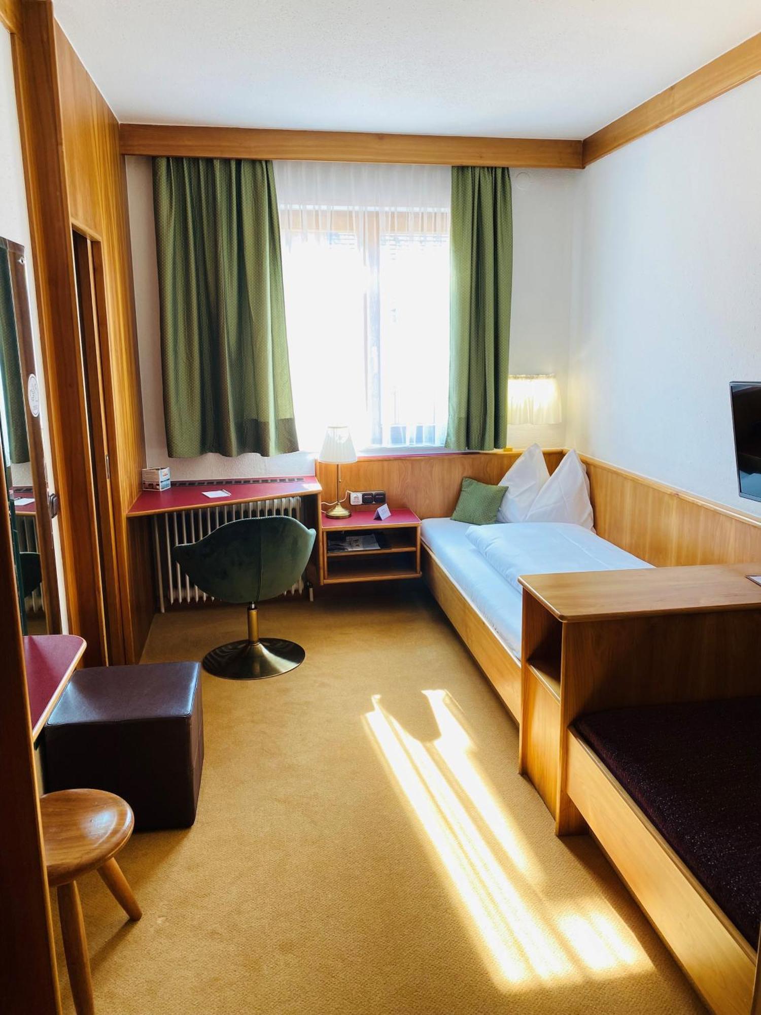 Hotel Zillners Einkehr *** Altheim Exterior photo