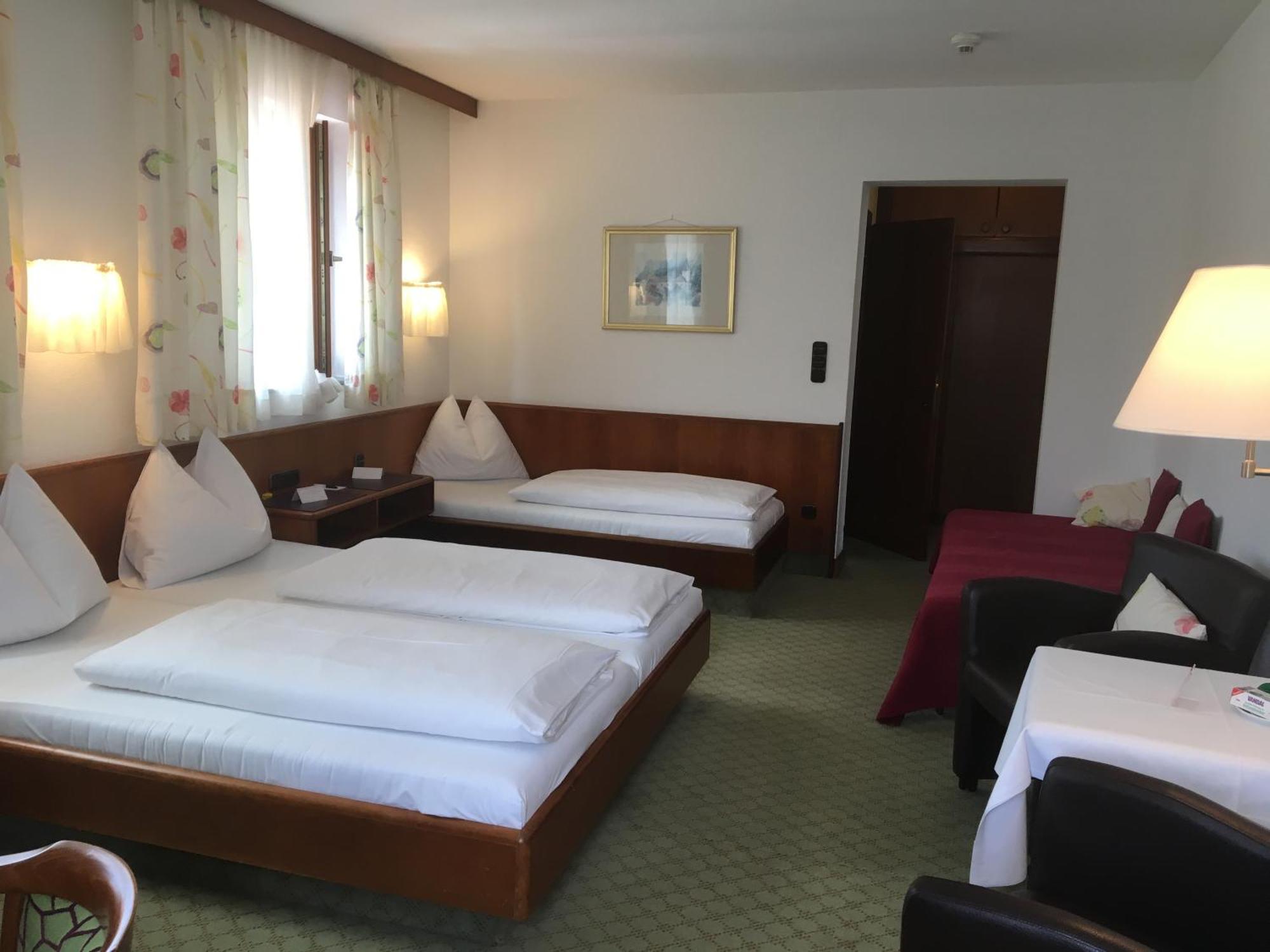 Hotel Zillners Einkehr *** Altheim Exterior photo